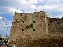 Vieste, Pizzomunno, Gargano - Splendida citt&agrave; sul Gargano, con numerosi alberghi, residence, hotel, villaggi, pensioni, agenzie e agriturismo a disposizione del Turismo. 